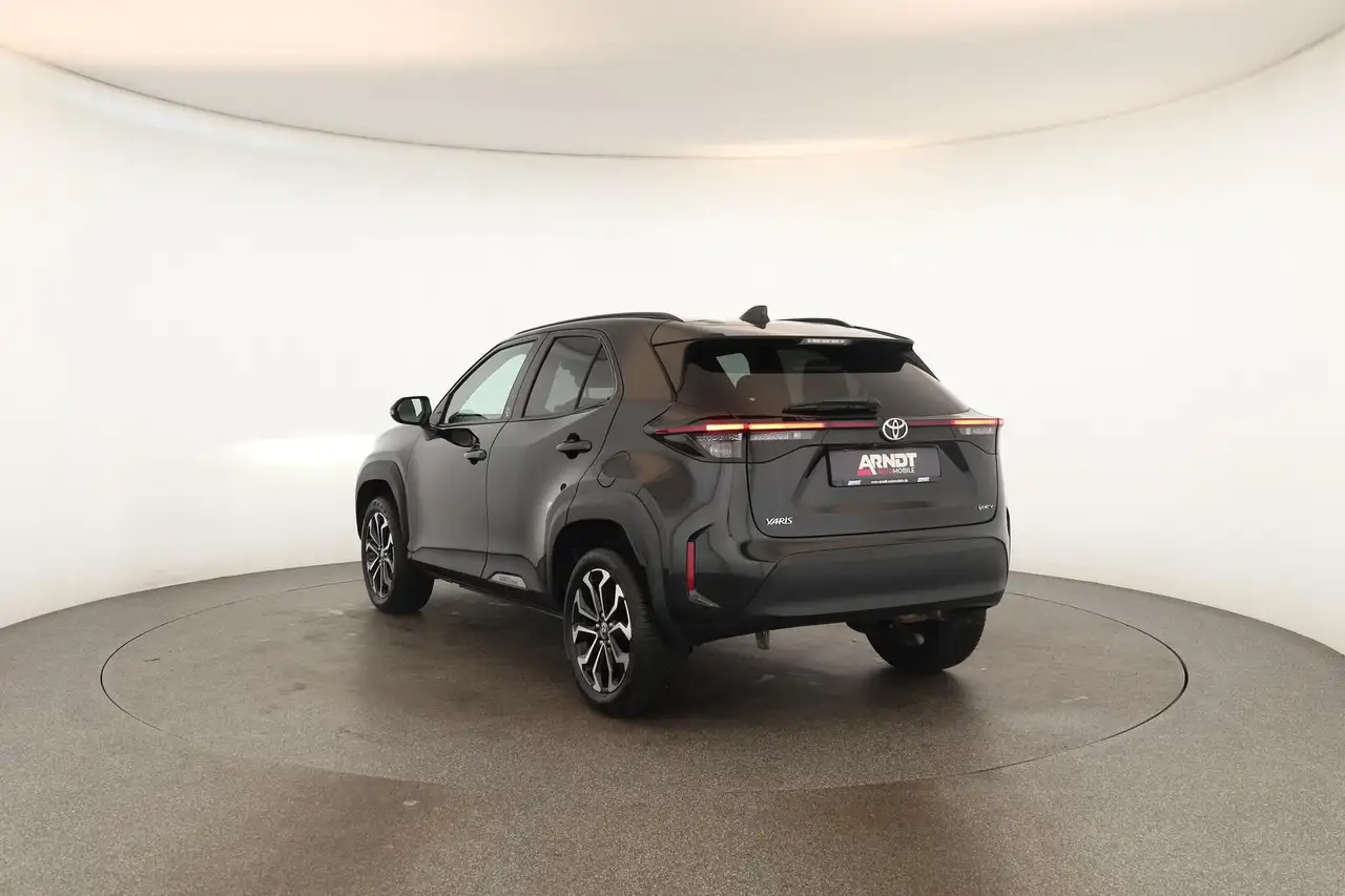Toyota Yaris Cross CVT Team D LED Navi SHZ iACC Kam 17" — Galería del vehículo 28