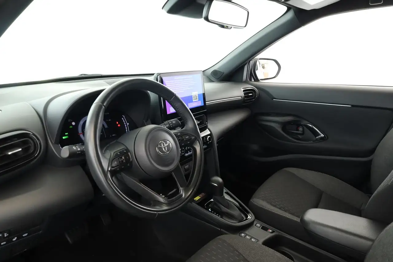 Toyota Yaris Cross CVT Team D LED Navi SHZ iACC Kam 17" — Galería del vehículo 13