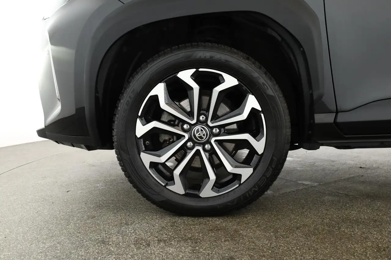 Toyota Yaris Cross CVT Team D LED Navi SHZ iACC Kam 17" — Galería del vehículo 20
