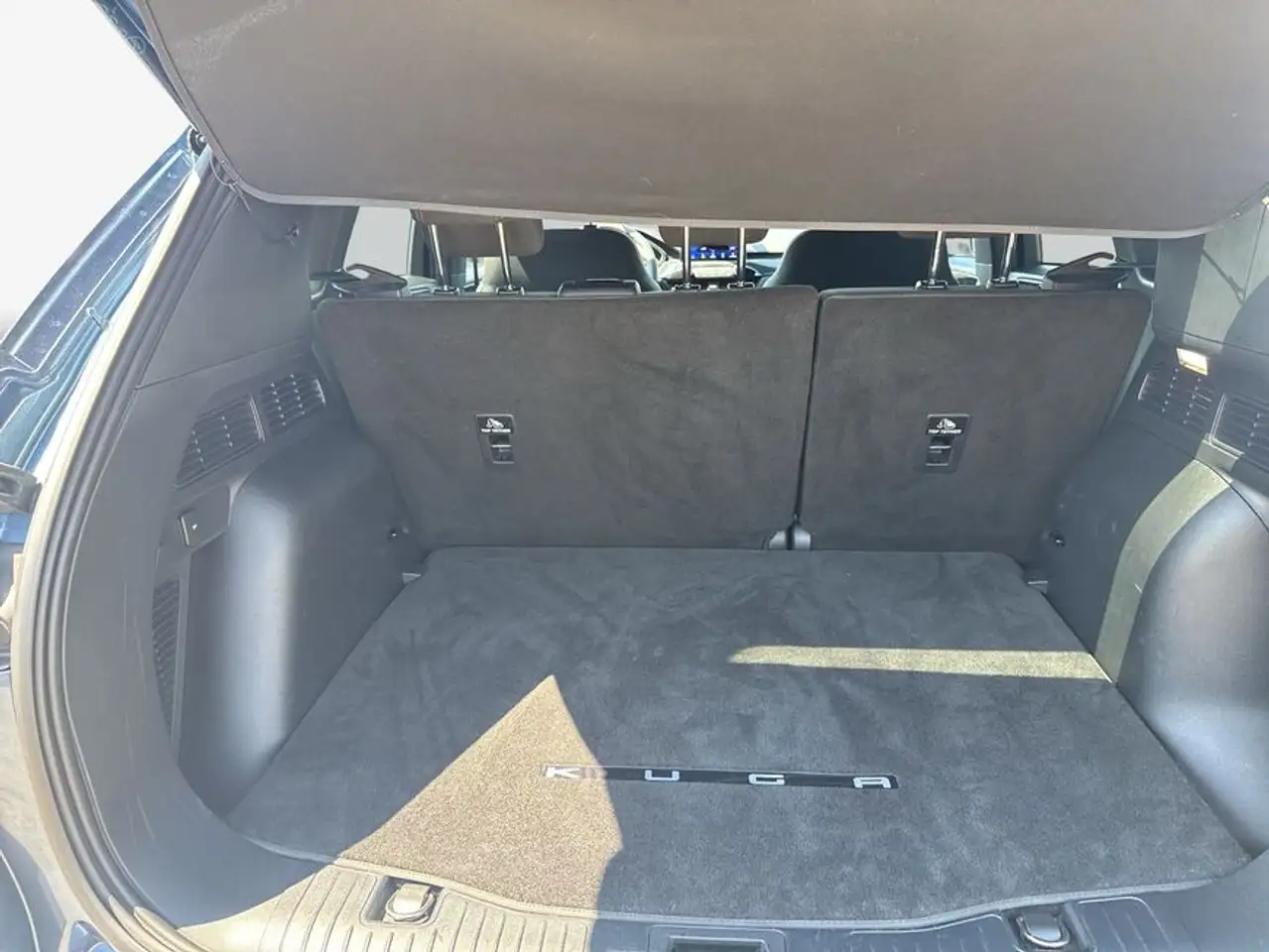 Ford Kuga 2.5 Duratec PHEV ST-LINE — Vehicle gallery 9