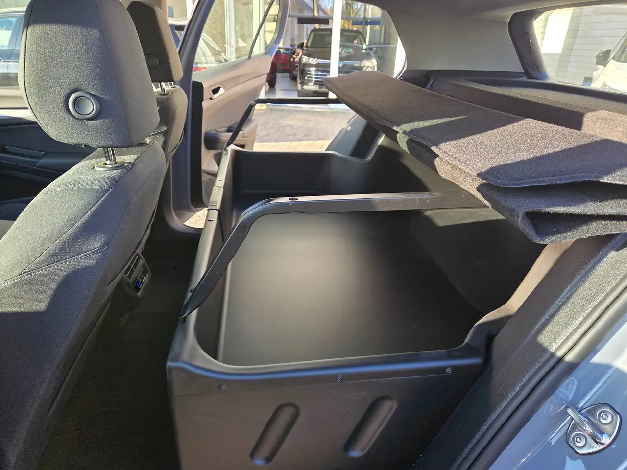 Volkswagen Golf VIII Lim. *2 SEATS!* ACC LED NAVI KAMERA — Vehicle gallery 6
