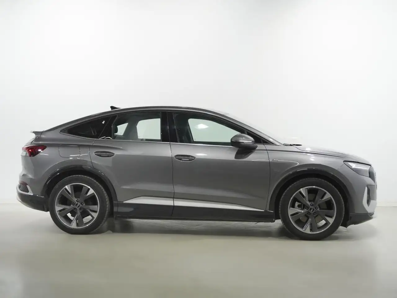 Audi Q4 e-tron Sportback 45 S Line 210kW 82KWh — Vehicle gallery 3
