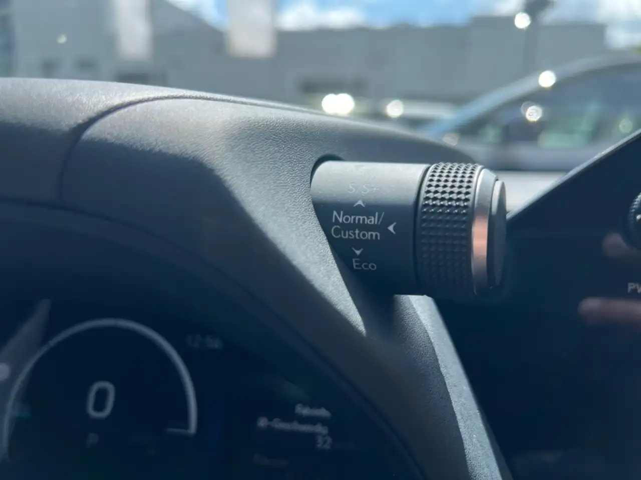 Lexus UX 300h E-FOUR F SPORT *LED*360°*GSD*Levinson*SHZ* — Galerie du véhicule 30