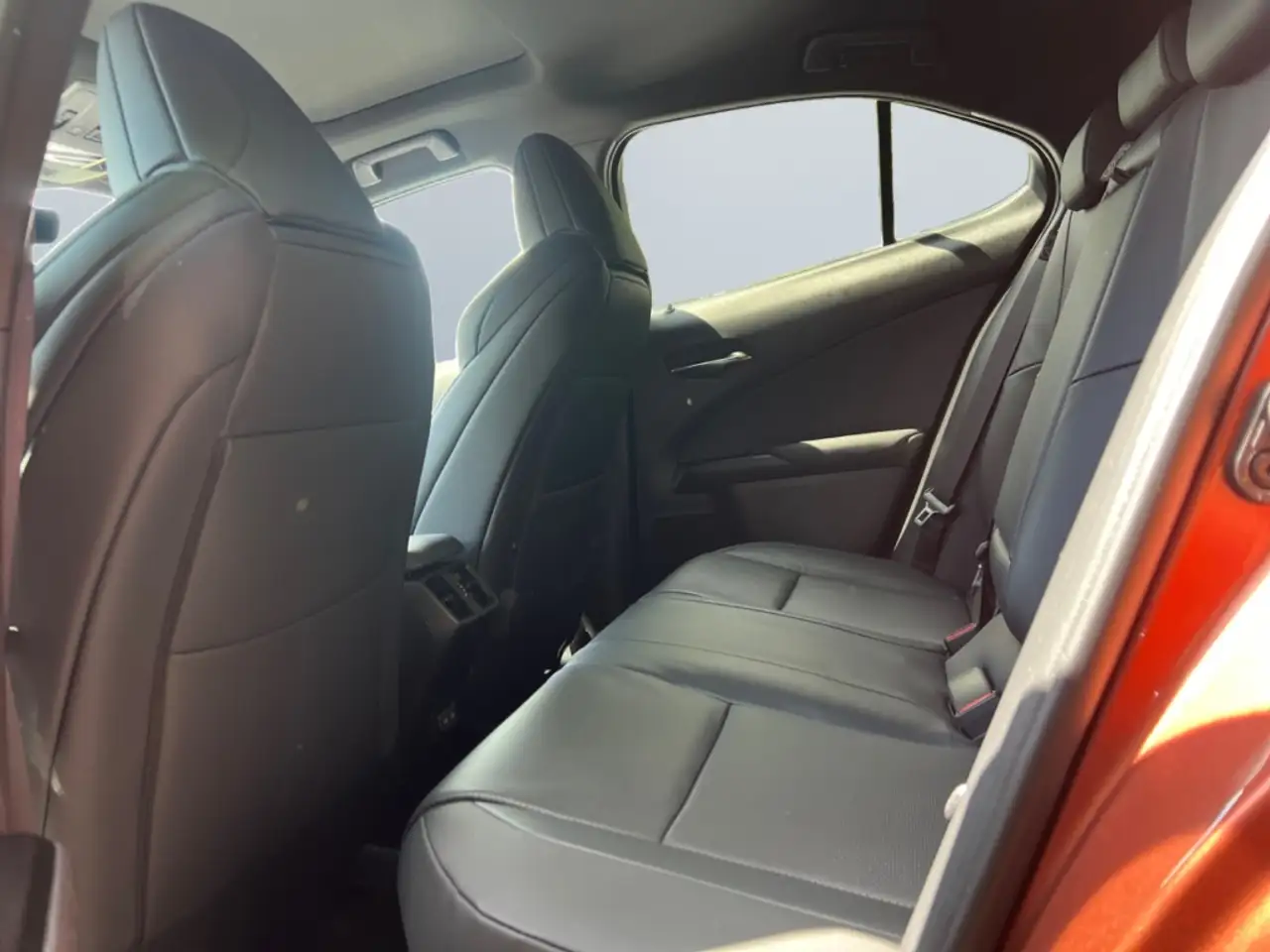 Lexus UX 300h E-FOUR F SPORT *LED*360°*GSD*Levinson*SHZ* — Galerie du véhicule 14