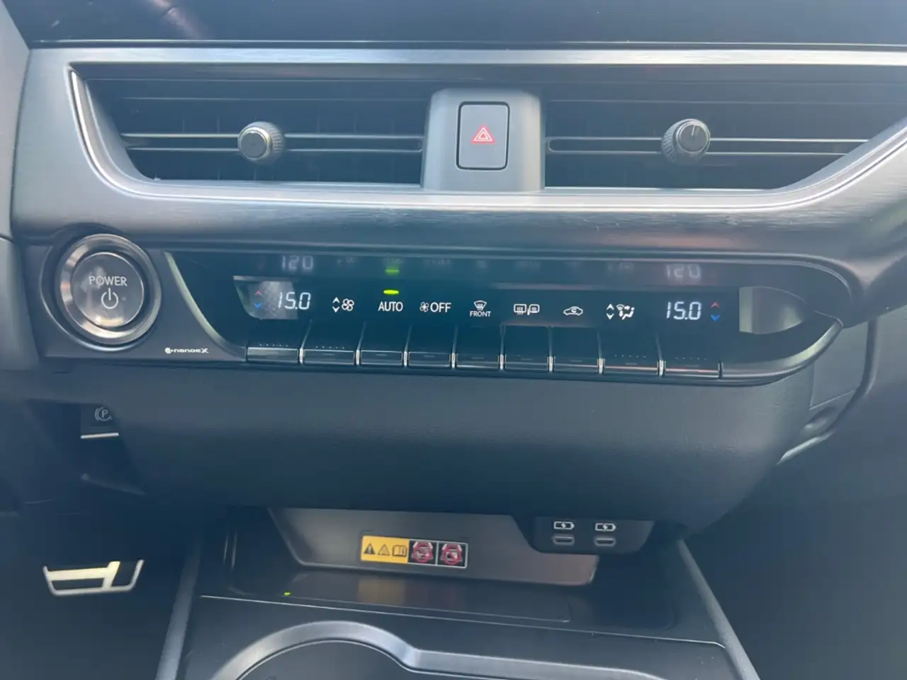 Lexus UX 300h E-FOUR F SPORT *LED*360°*GSD*Levinson*SHZ* — Galerie du véhicule 24