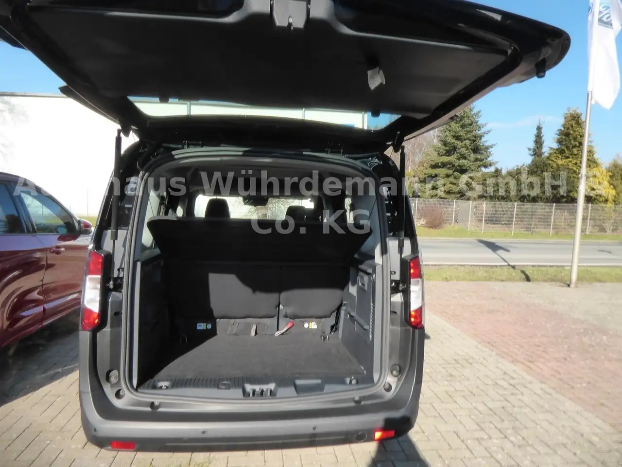 Ford Tourneo Courier Trend — Galería del vehículo 10