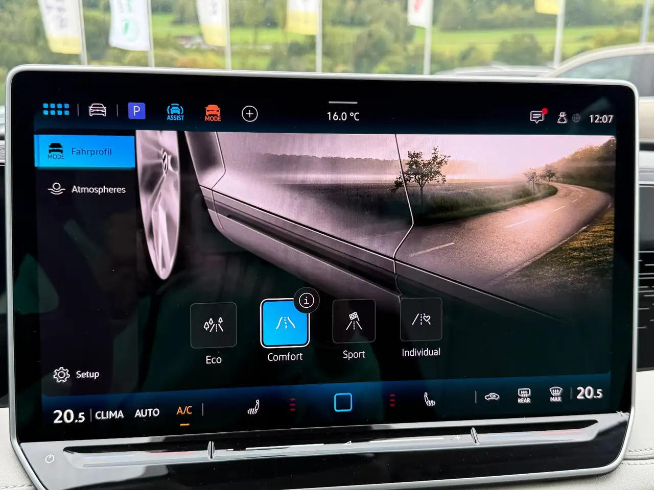 Volkswagen Tiguan Elegance AHK ACC HUD LED-Matrix Massage — Galerie du véhicule 24