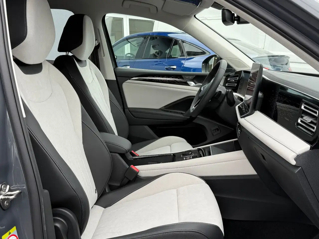 Volkswagen Tiguan Elegance AHK ACC HUD LED-Matrix Massage — Galerie du véhicule 39