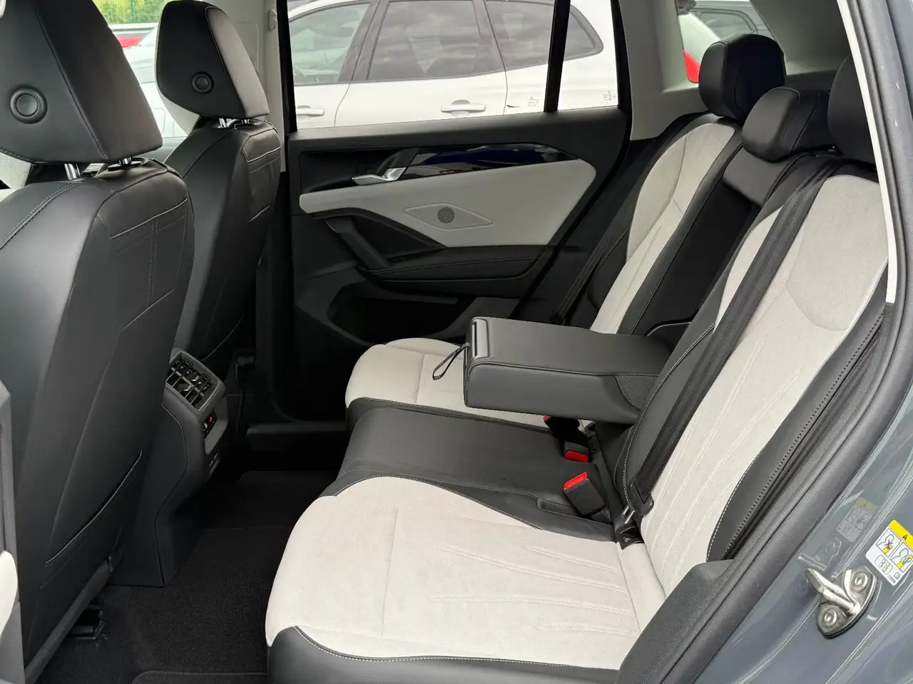 Volkswagen Tiguan Elegance AHK ACC HUD LED-Matrix Massage — Galerie du véhicule 31