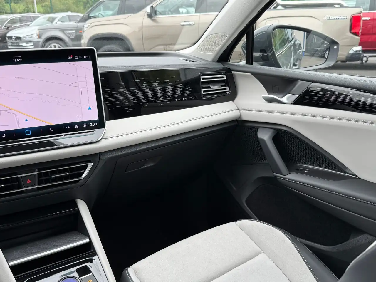 Volkswagen Tiguan Elegance AHK ACC HUD LED-Matrix Massage — Galerie du véhicule 32