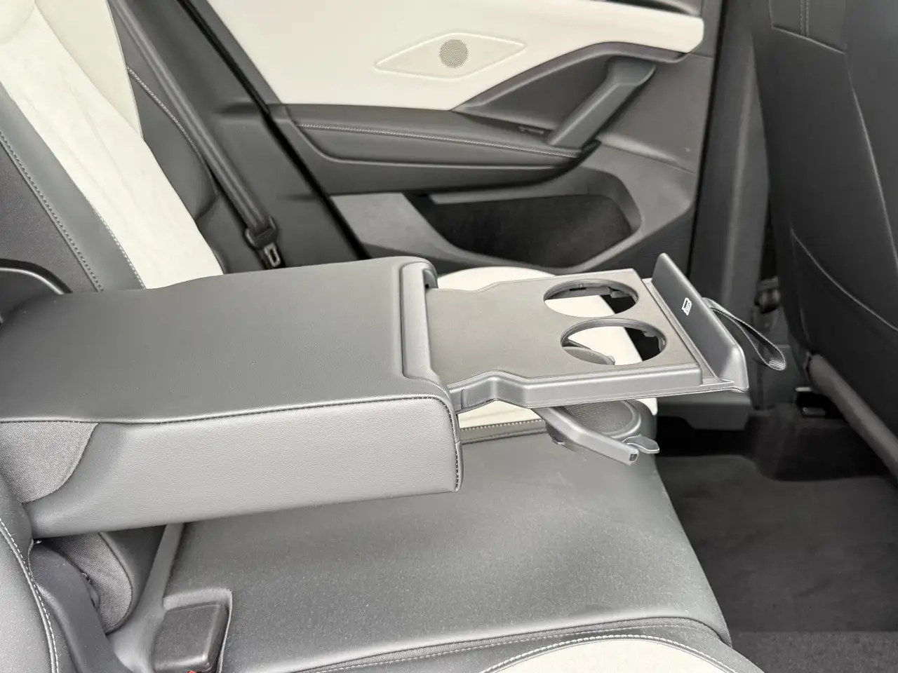 Volkswagen Tiguan Elegance AHK ACC HUD LED-Matrix Massage — Galerie du véhicule 37