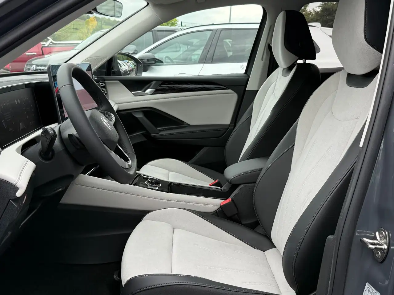 Volkswagen Tiguan Elegance AHK ACC HUD LED-Matrix Massage — Galerie du véhicule 15