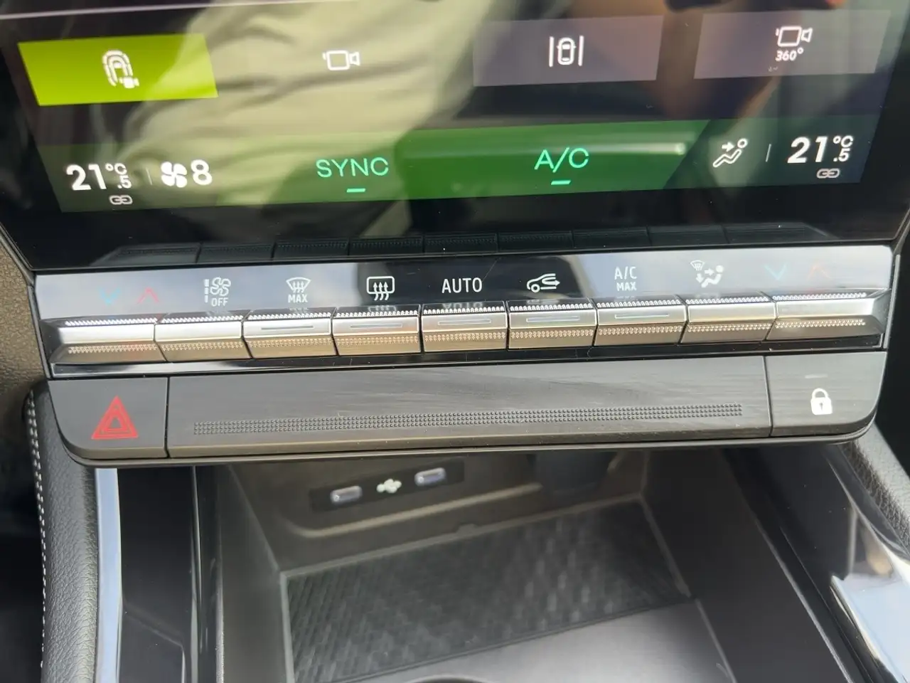 Renault Austral TECHNO E-TECH FULL 200 PANORAMADACH — Vehicle gallery 16