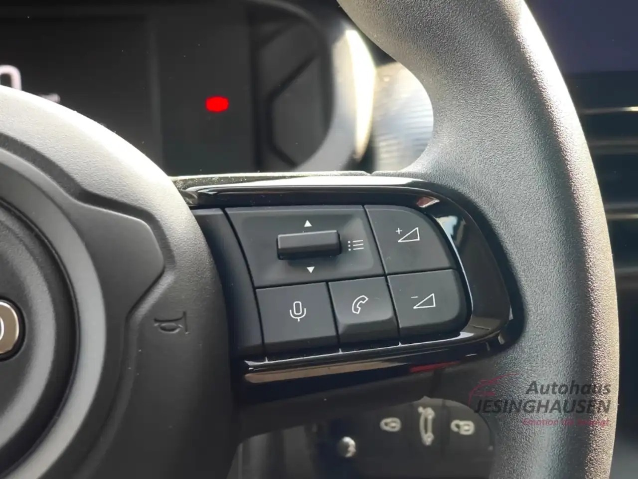 Jeep Avenger Longitude+Winterpaket +PDC+Apple CarPlay+Android A — معرض صور السيارة 26