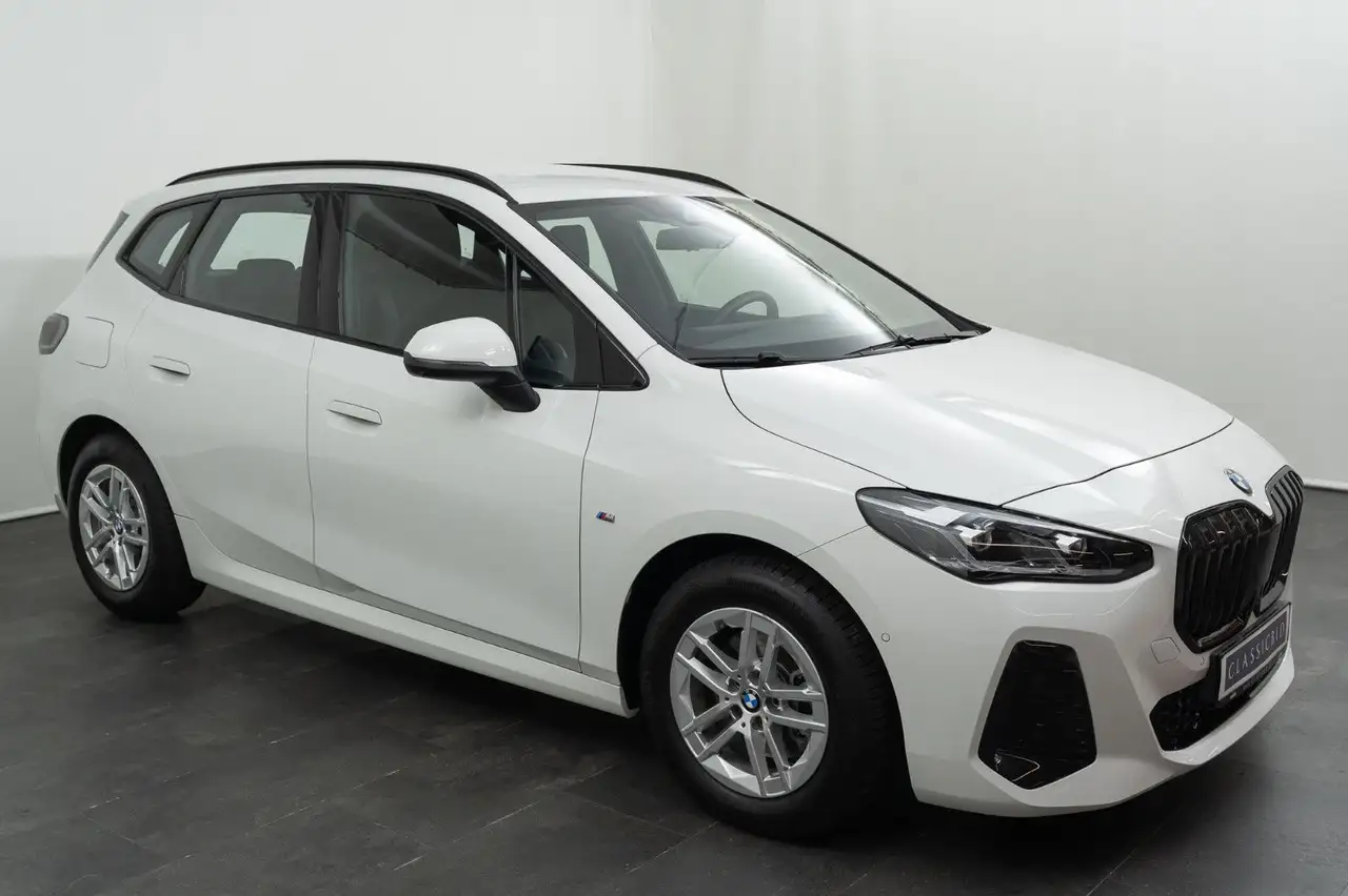 BMW 220 i Active Tourer M Sport — Vehicle gallery 2