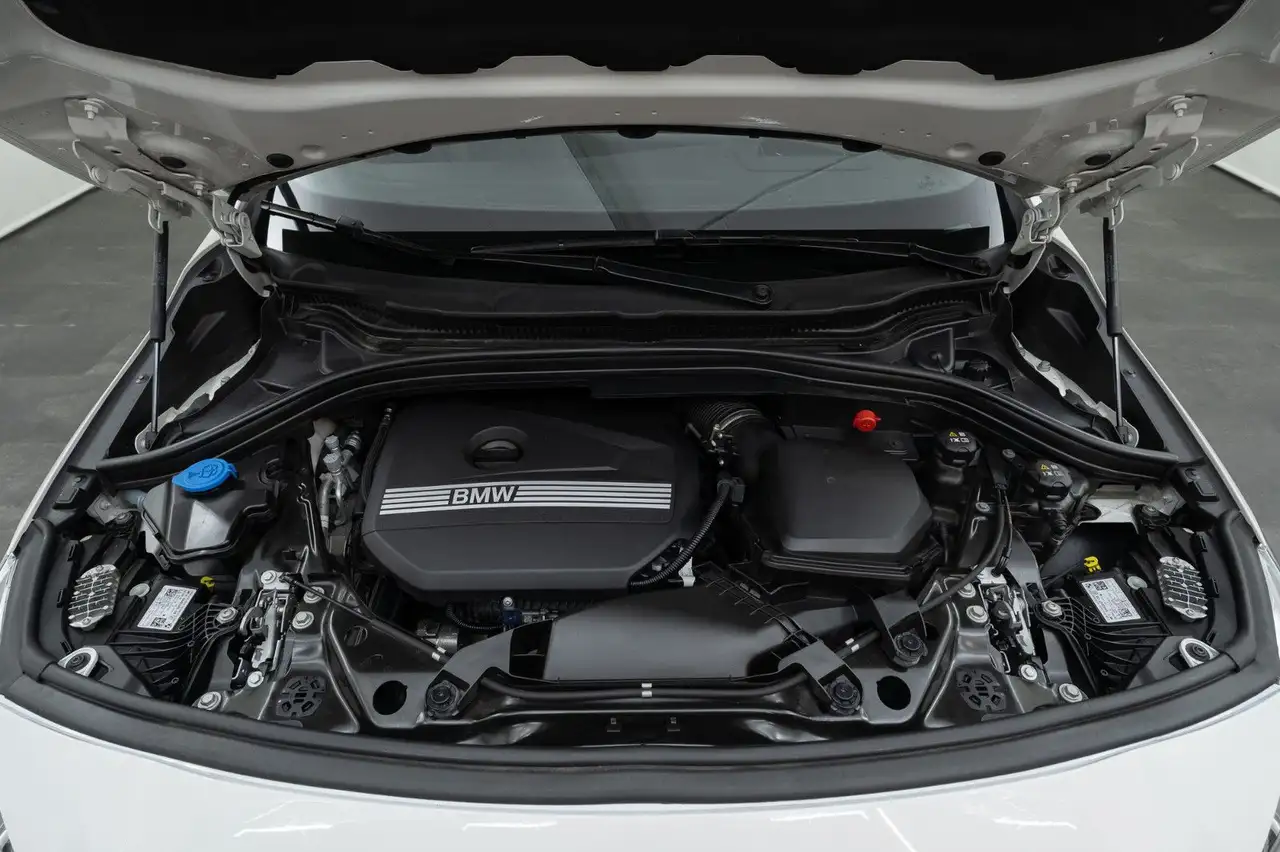 BMW 220 i Active Tourer M Sport — Vehicle gallery 7