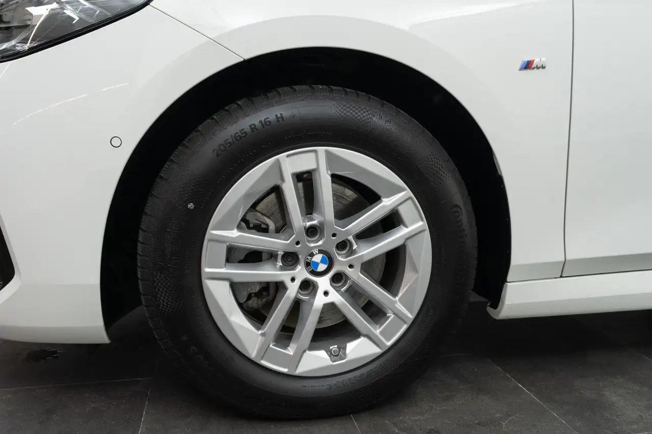 BMW 220 i Active Tourer M Sport — Vehicle gallery 20