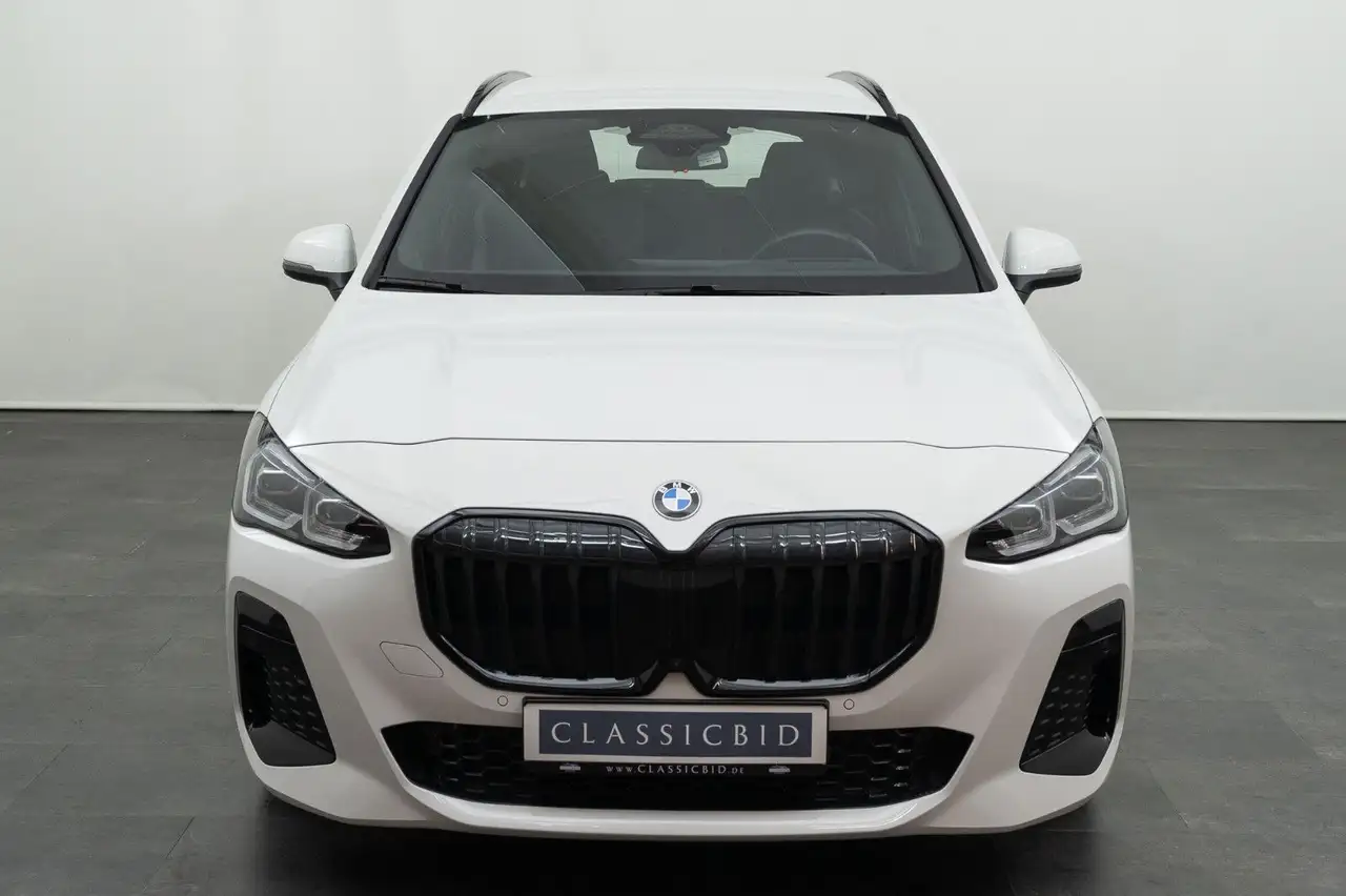 BMW 220 i Active Tourer M Sport — Vehicle gallery 3
