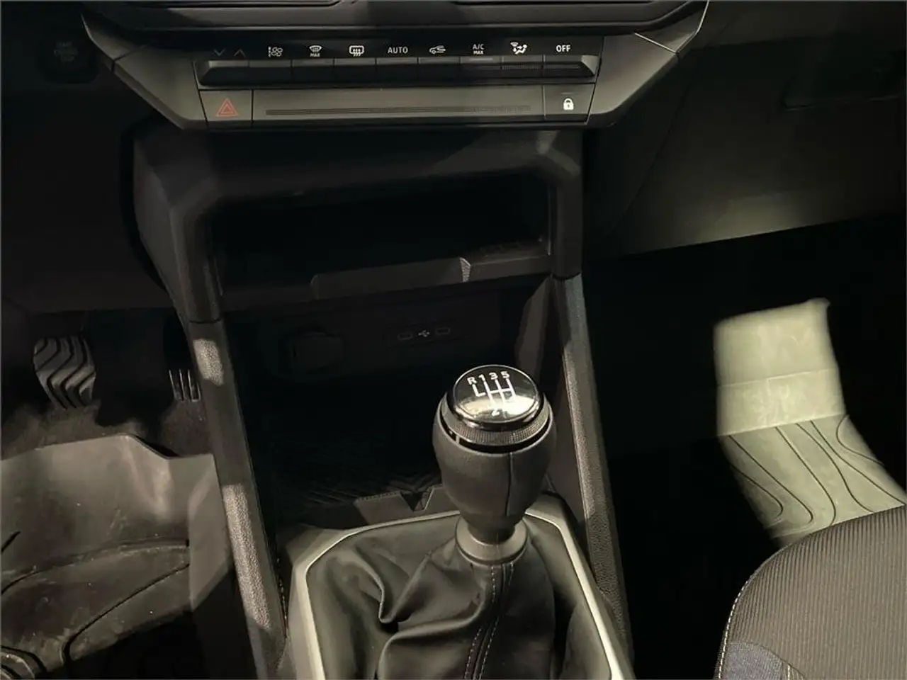 Dacia Duster 1.0 TCe ECO-G Essential 4x2 74kW — معرض صور السيارة 16