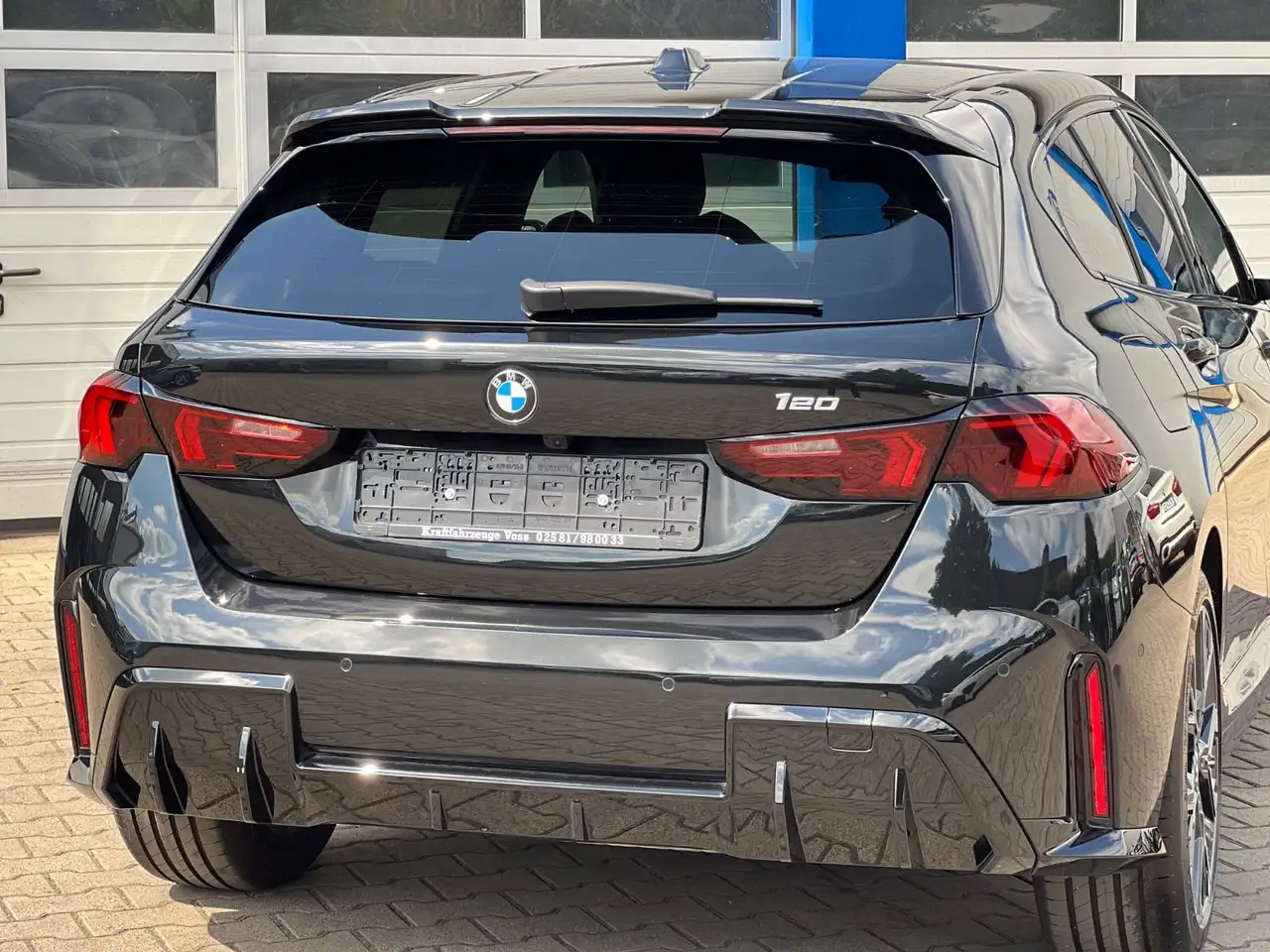 BMW 120 i Limousine "M-SPORTPAKET PRO/HEAD-UP/360°" — Vehicle gallery 15
