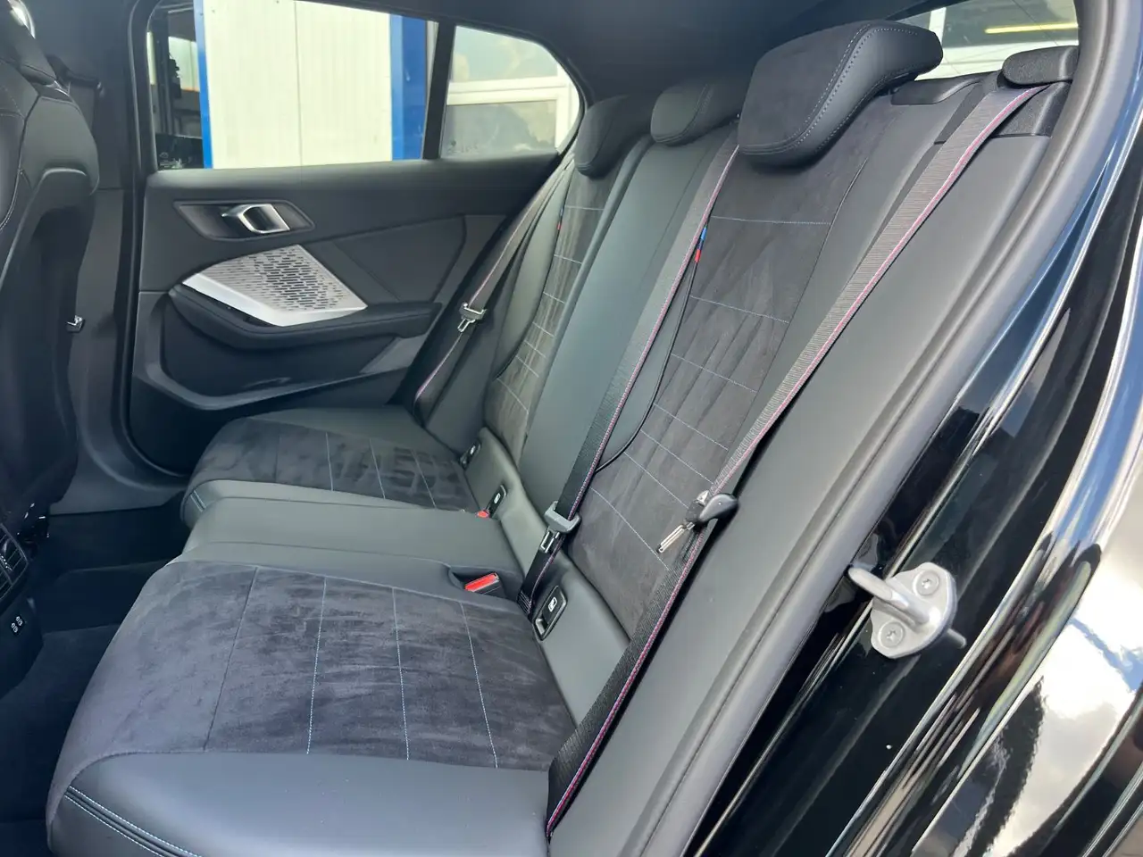 BMW 120 i Limousine "M-SPORTPAKET PRO/HEAD-UP/360°" — Vehicle gallery 35