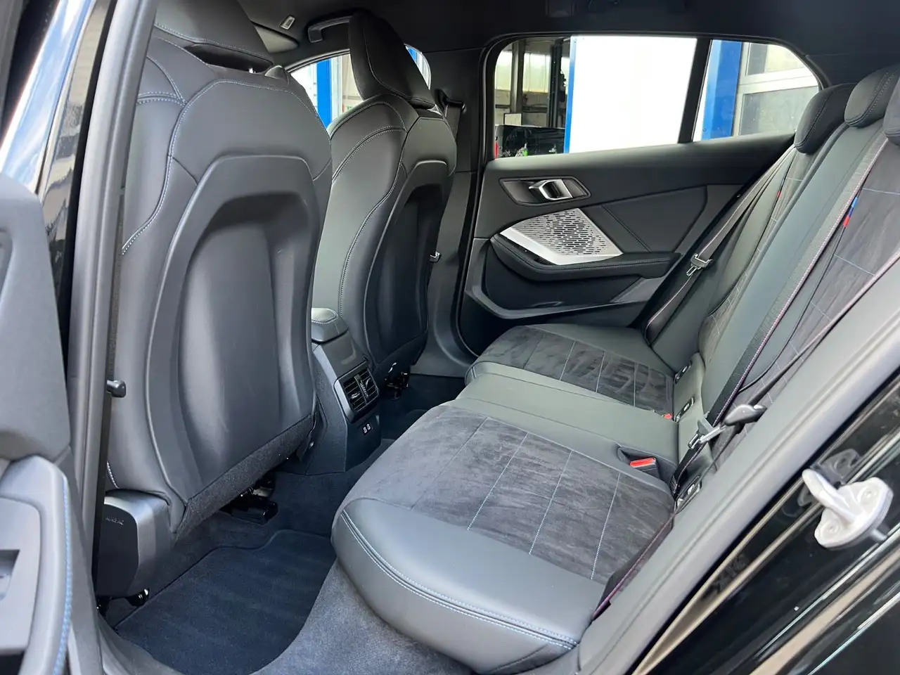 BMW 120 i Limousine "M-SPORTPAKET PRO/HEAD-UP/360°" — Vehicle gallery 34