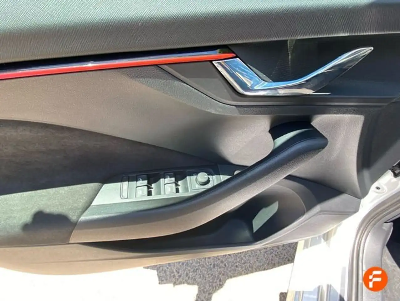 Skoda Kamiq 1.0 TSI Monte Carlo DSG7 85kW — معرض صور السيارة 19