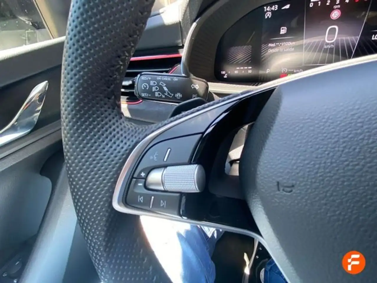 Skoda Kamiq 1.0 TSI Monte Carlo DSG7 85kW — معرض صور السيارة 22