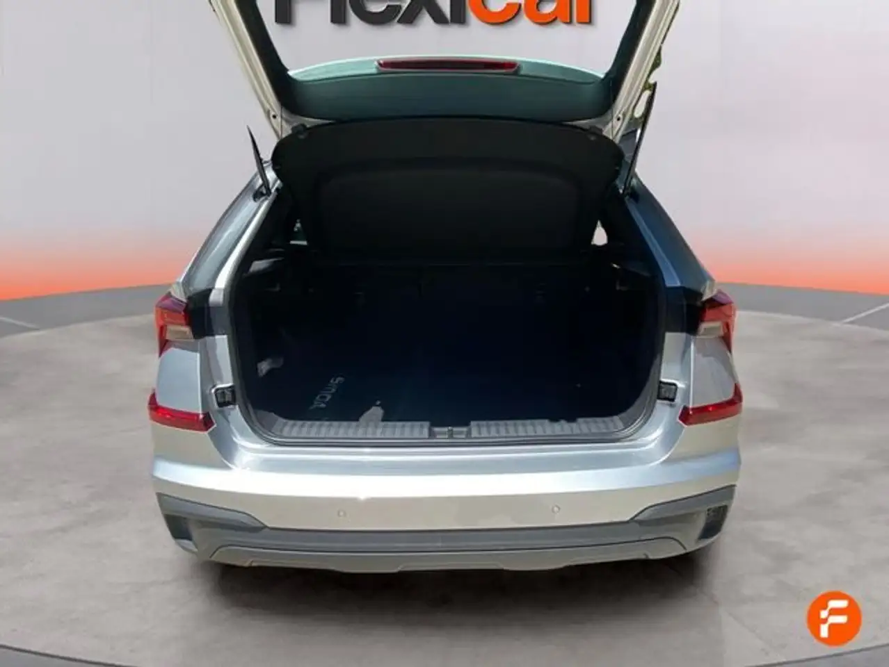 Skoda Kamiq 1.0 TSI Monte Carlo DSG7 85kW — معرض صور السيارة 16
