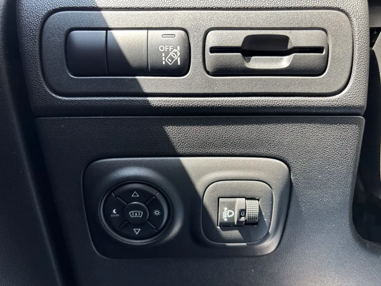 Citroen C3 Aircross 1.2PureTech 130 Plus HUD+DAB+Keyless+Spurhalteass. — Galería del vehículo 25
