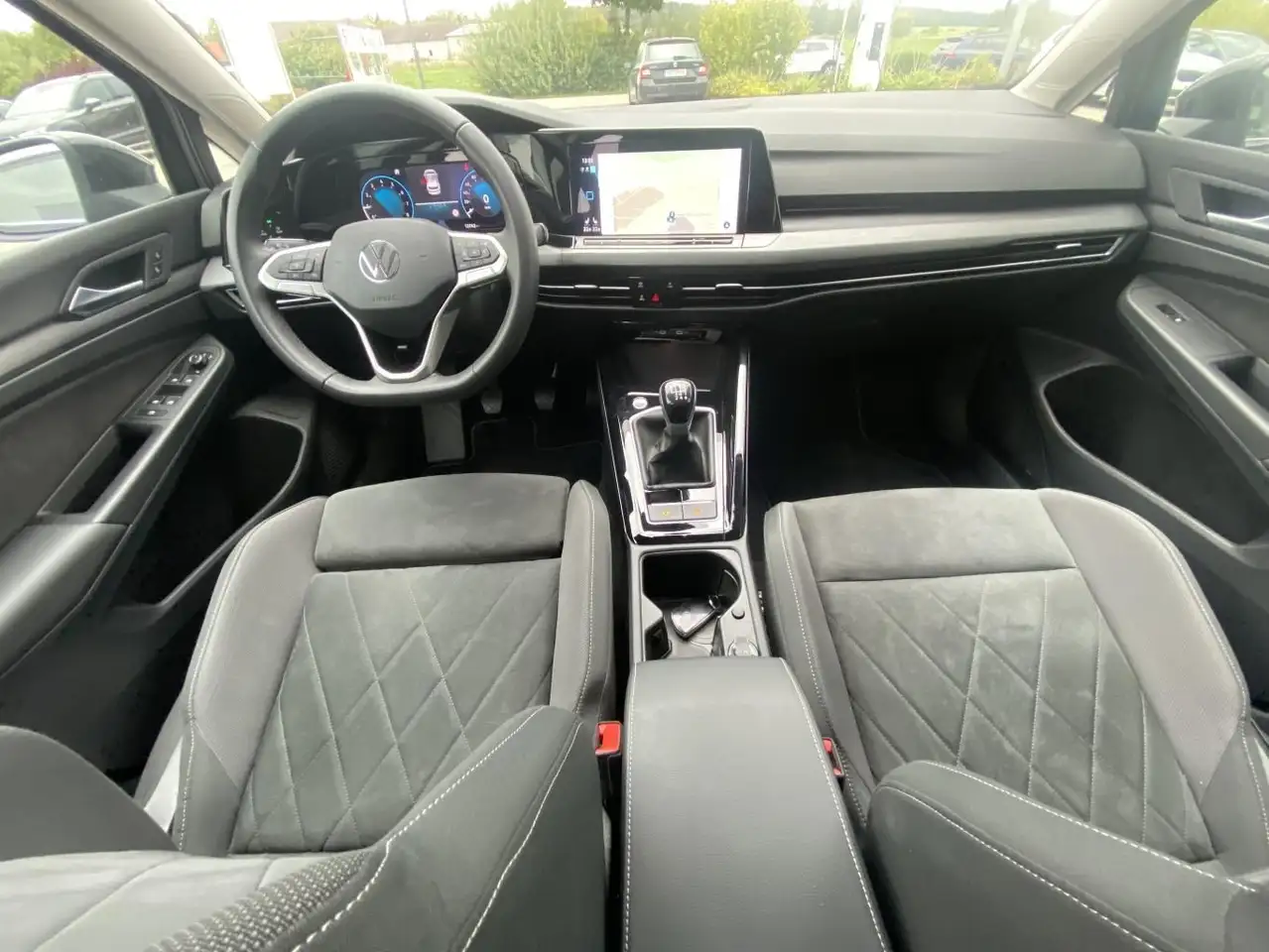 Volkswagen Golf 1.5 TSI Style APP-CONNECT+AHK+18"+ACTIVE-IN — معرض صور السيارة 14