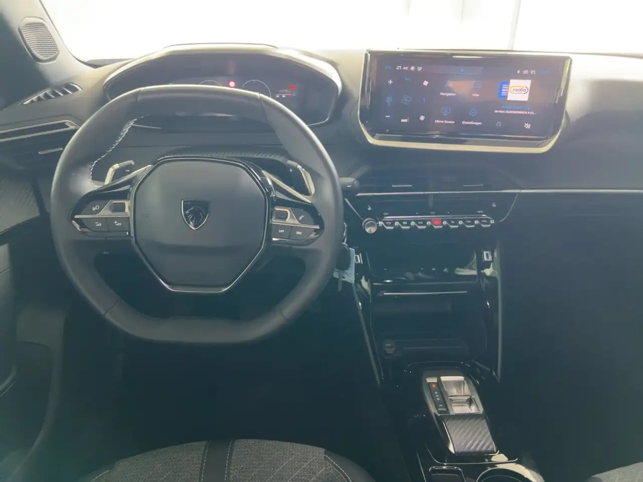Peugeot 2008 1.2 PureTech 130 Allure LED+SHZ+KlimaA+PDC — Galerie du véhicule 11