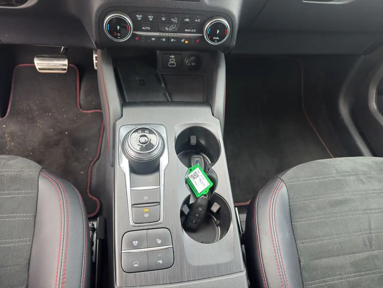 Ford Kuga 2.5 Duratec FHEV GRAPHITE TECH EDITION — معرض صور السيارة 12