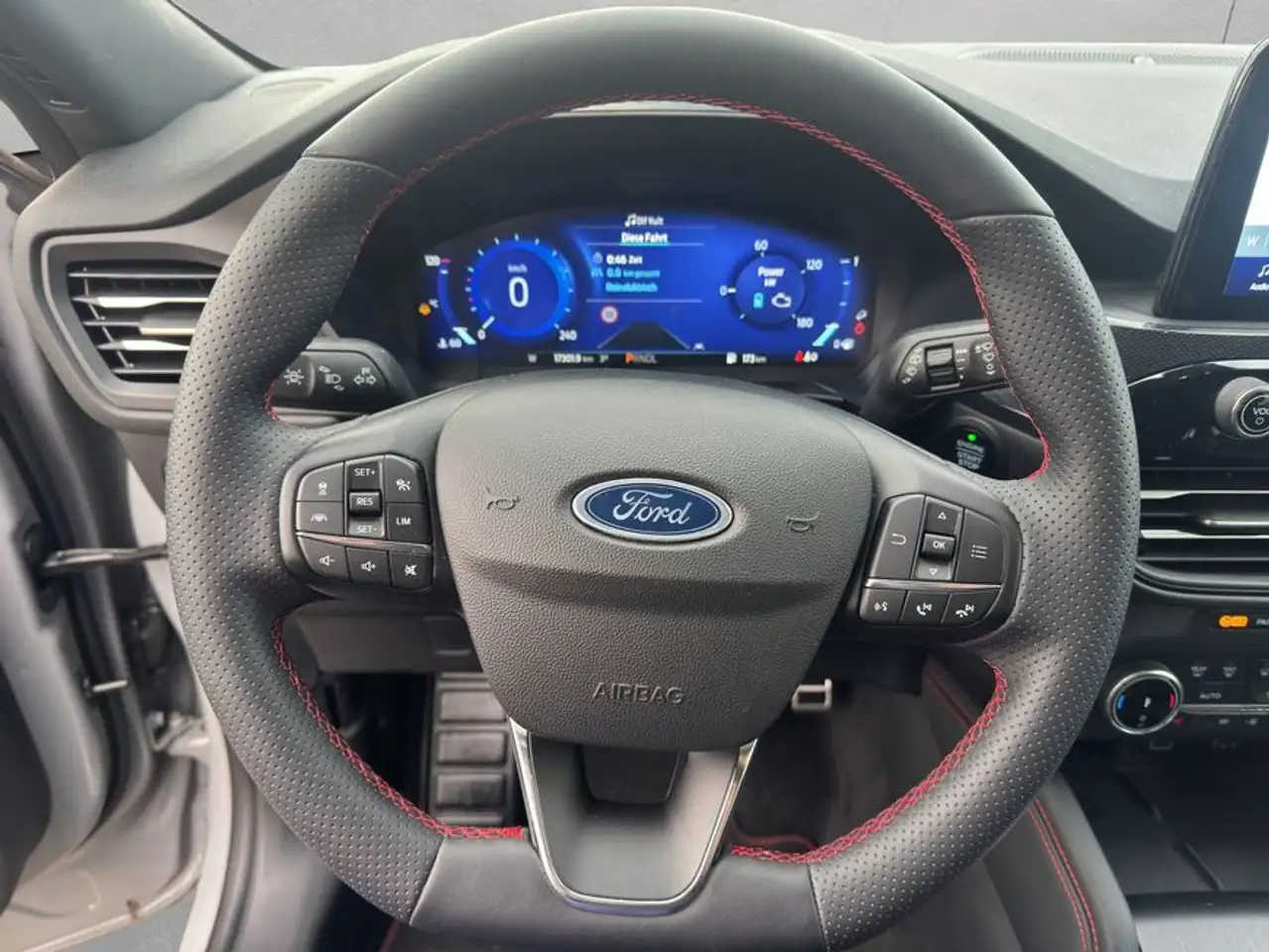 Ford Kuga 2.5 Duratec FHEV GRAPHITE TECH EDITION — معرض صور السيارة 9