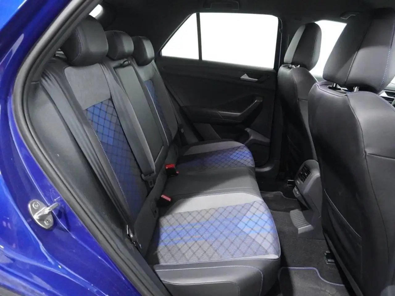 Volkswagen T-Roc 2.0 TSI R 4Motion DSG7 221KW — معرض صور السيارة 6