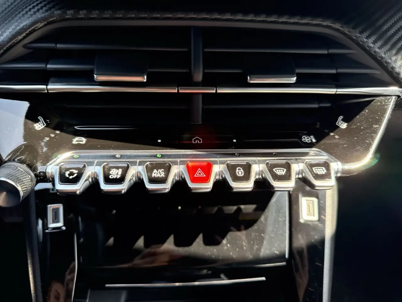 Peugeot 2008 Allure 1.2 PT 130*EPH*KLIMA*LED*CARPLAY* — Vehicle gallery 15