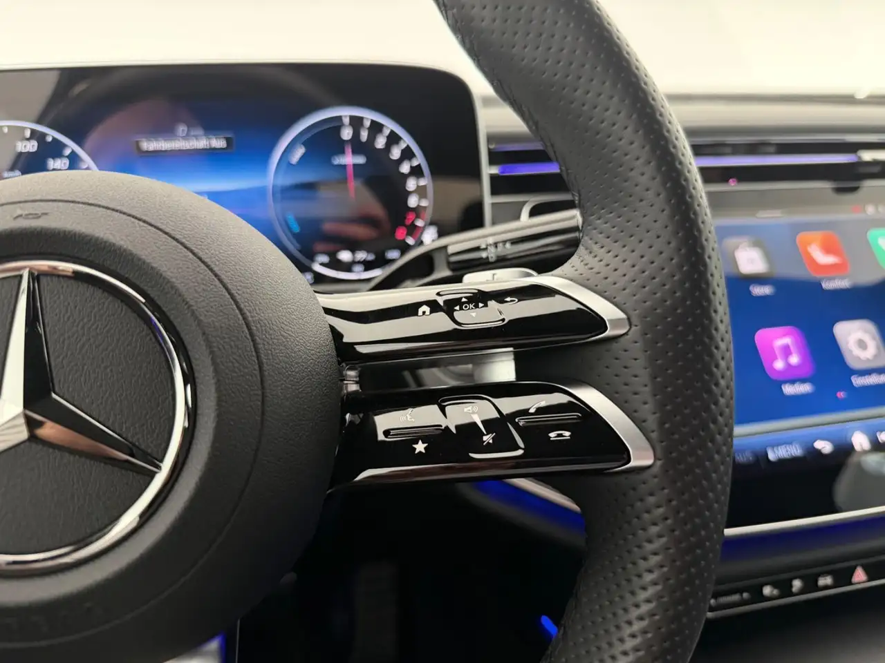 Mercedes-Benz E 300 e 4Ma.*AMG LINE +*DIGITAL-360°-LHZ-ACC-OLED — Galería del vehículo 39