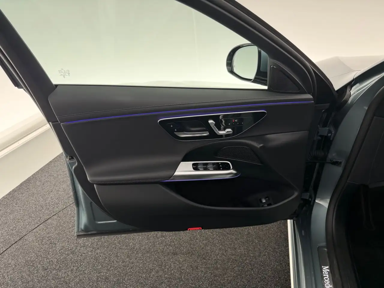 Mercedes-Benz E 300 e 4Ma.*AMG LINE +*DIGITAL-360°-LHZ-ACC-OLED — Galería del vehículo 26