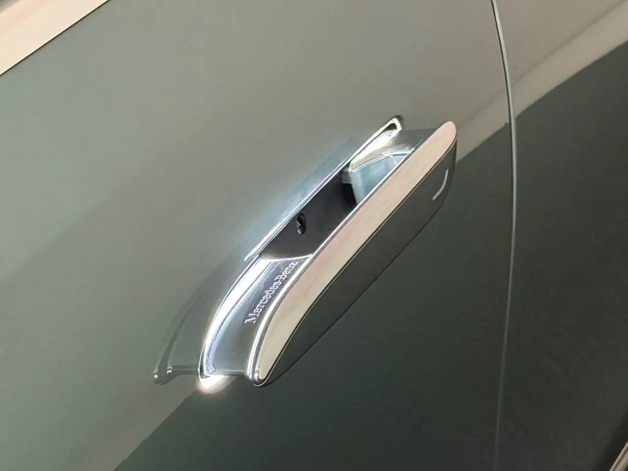 Mercedes-Benz E 300 e 4Ma.*AMG LINE +*DIGITAL-360°-LHZ-ACC-OLED — Galería del vehículo 17
