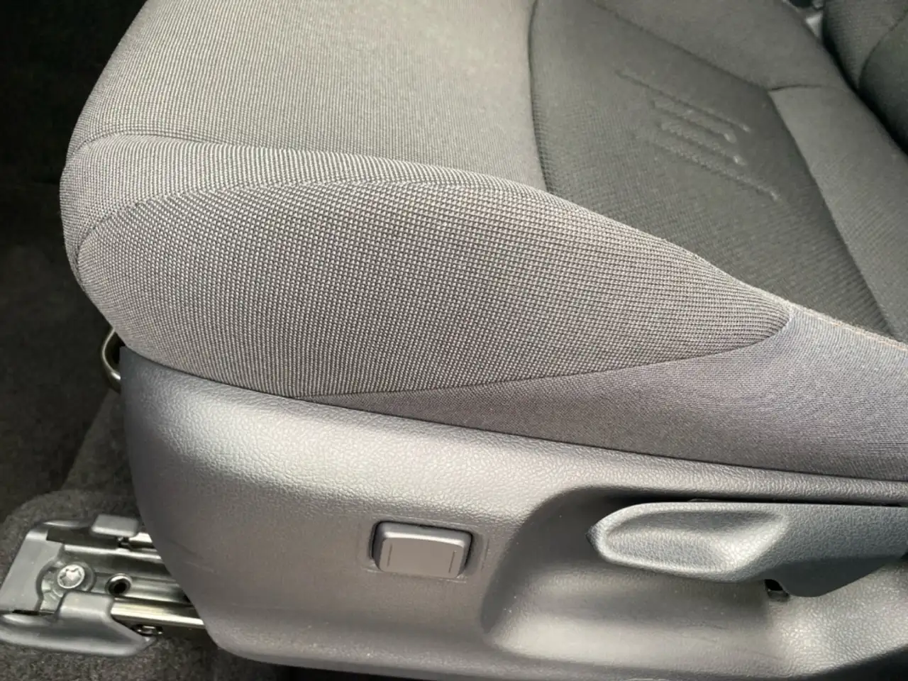 Toyota C-HR 2.0 Hybrid Team D *LED*ACC*CarPlay*CAM*SHZ* — Vehicle gallery 24