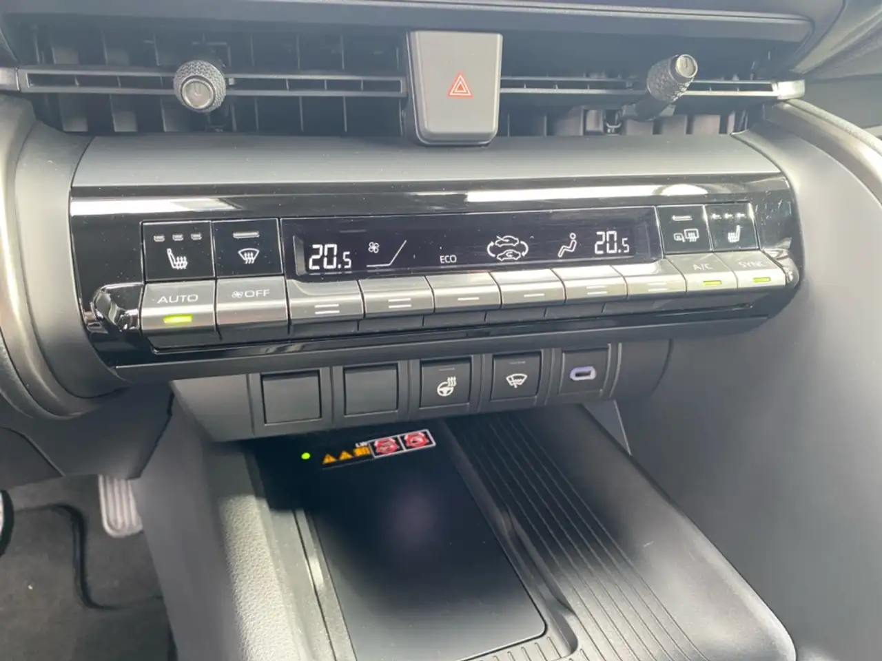 Toyota C-HR 2.0 Hybrid Team D *LED*ACC*CarPlay*CAM*SHZ* — Vehicle gallery 27