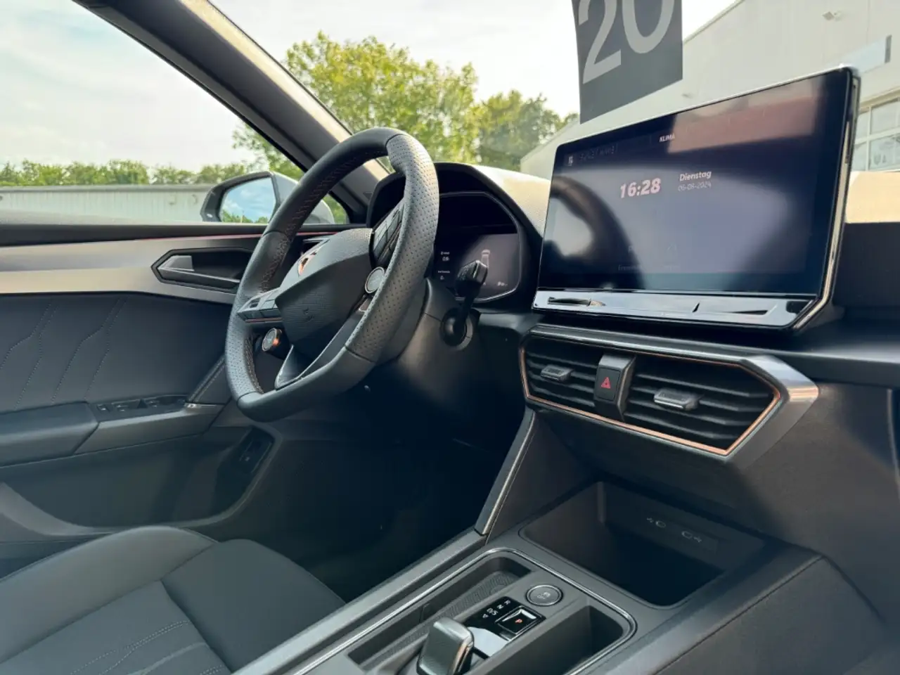 CUPRA Leon VZ 1.4 e-Hybrid DSG Navi Pano DCC Beats ACC 19Alu — معرض صور السيارة 8