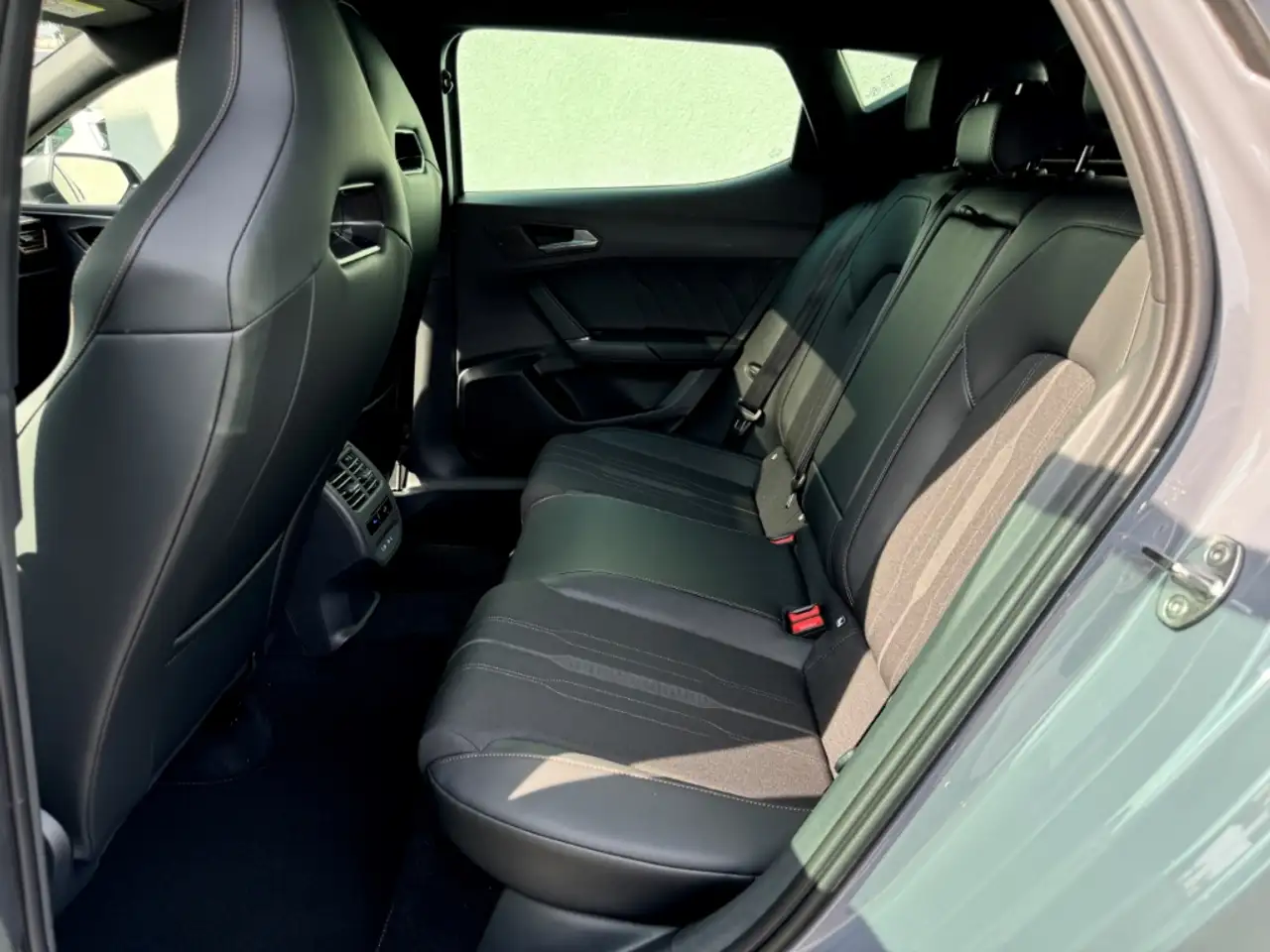 CUPRA Leon VZ 1.4 e-Hybrid DSG Navi Pano DCC Beats ACC 19Alu — معرض صور السيارة 37