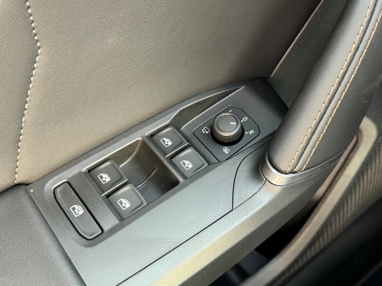 CUPRA Leon VZ 1.4 e-Hybrid DSG Navi Pano DCC Beats ACC 19Alu — معرض صور السيارة 19