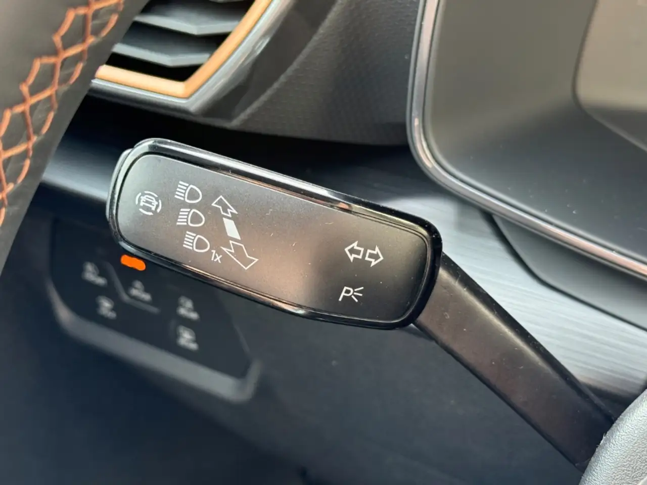 CUPRA Leon VZ 1.4 e-Hybrid DSG Navi Pano DCC Beats ACC 19Alu — معرض صور السيارة 24