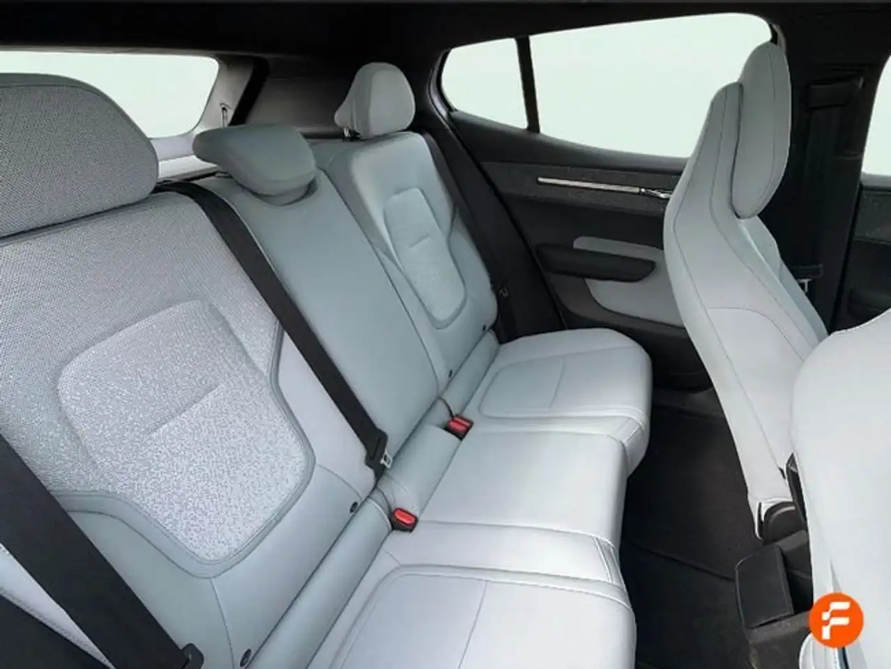 Volvo EX30 2.0cc 428cv — Vehicle gallery 13