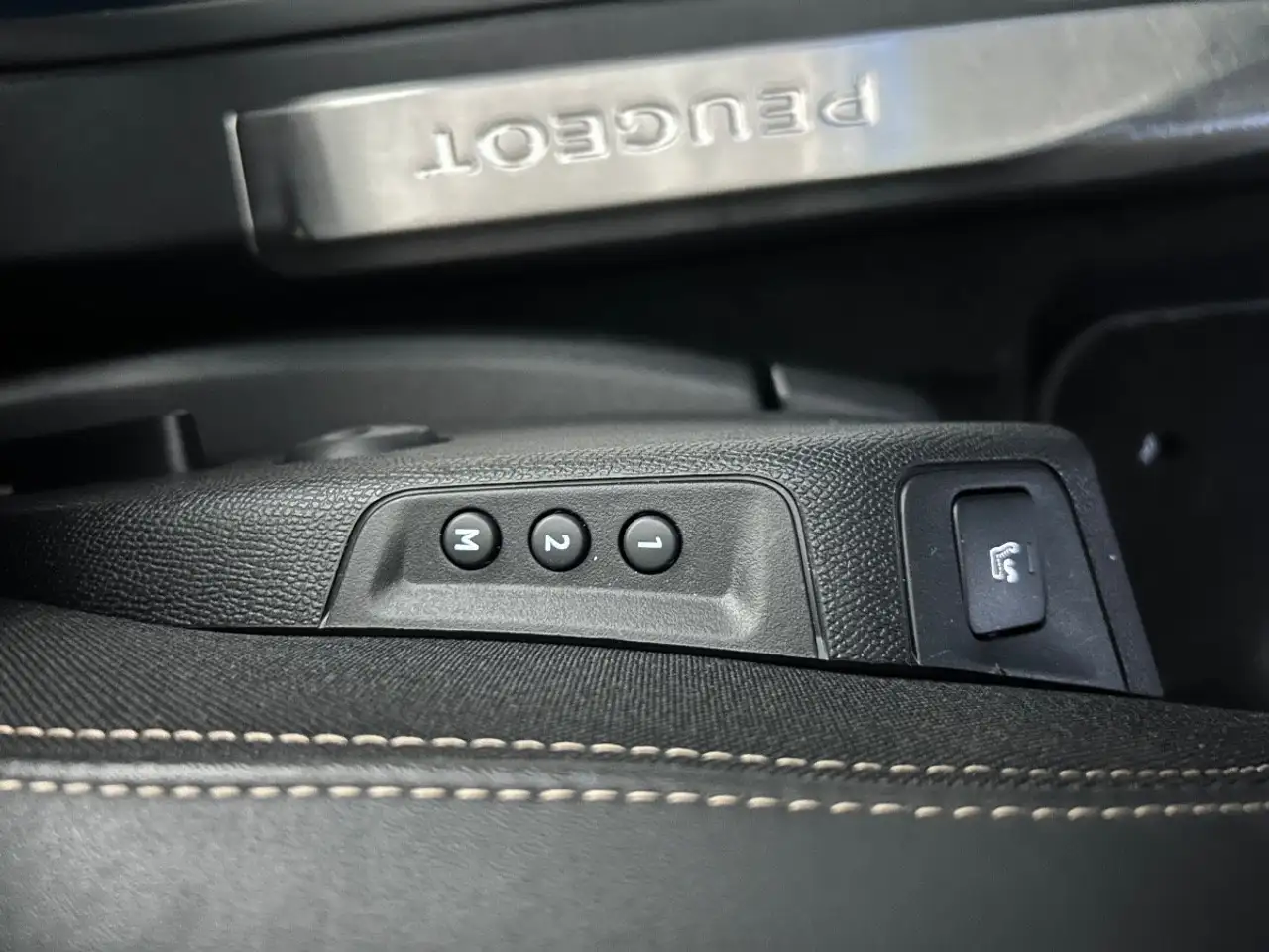Peugeot 3008 1.2 PureTech 130 GT ACC+LED+Navi+SHZ+Kam. — Galerie du véhicule 14