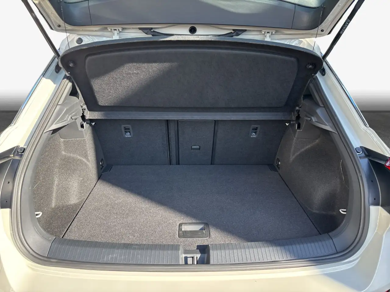 Volkswagen T-Roc 1.0 TSI R-Line LED-Plus — Galería del vehículo 10