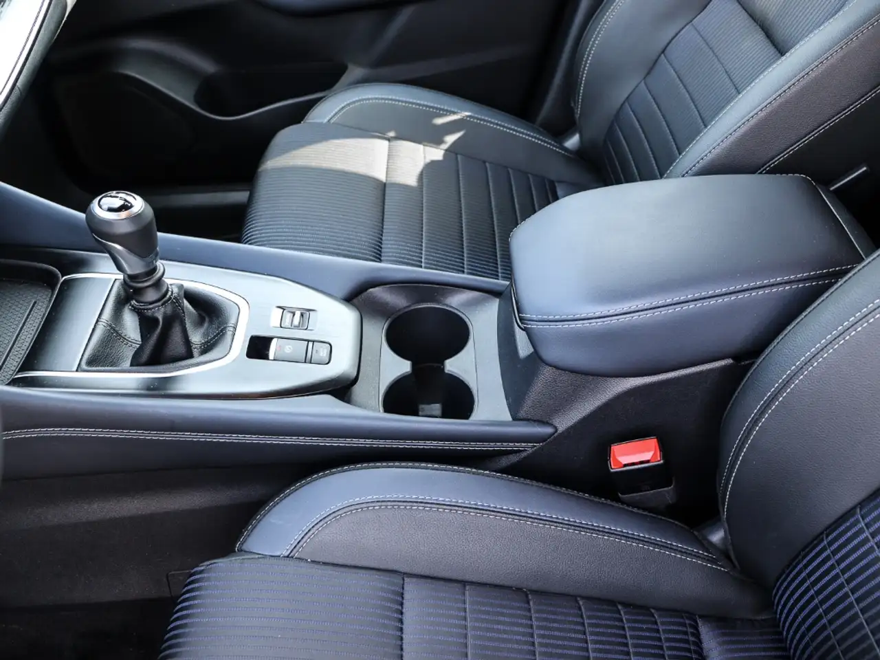 Nissan Qashqai Tekna Navi Soundsystem Bose 360 Kamera LED Dyn. Ku — معرض صور السيارة 14