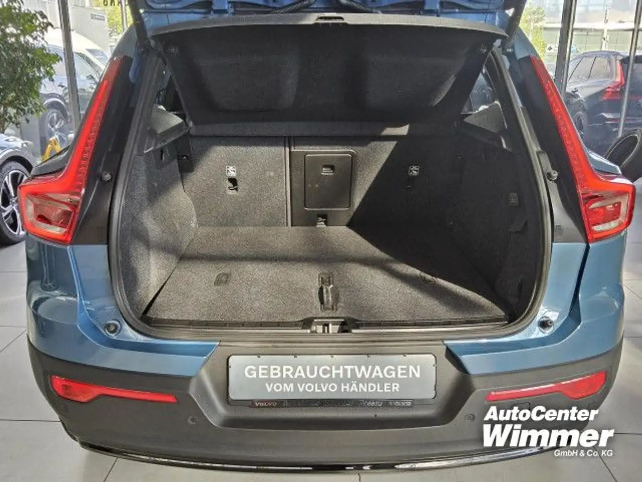 Volvo XC40 B4 B DKG Plus Dark LED+Fahrerassistenz Paket+ — Vehicle gallery 10